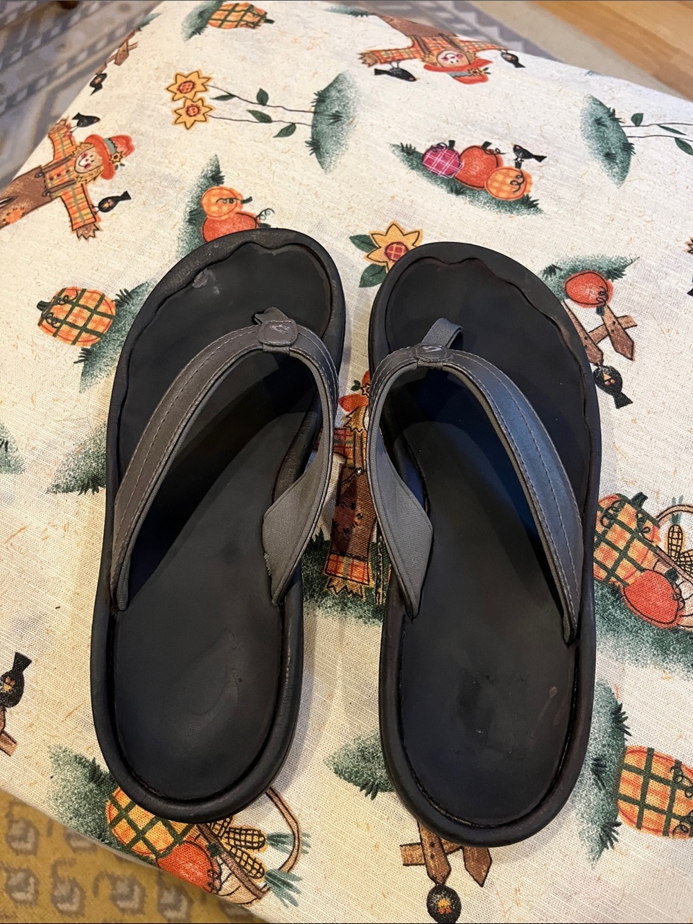 OluKai Womens Pewter Leather Flip Flop Sandals - Picture 7 of 8